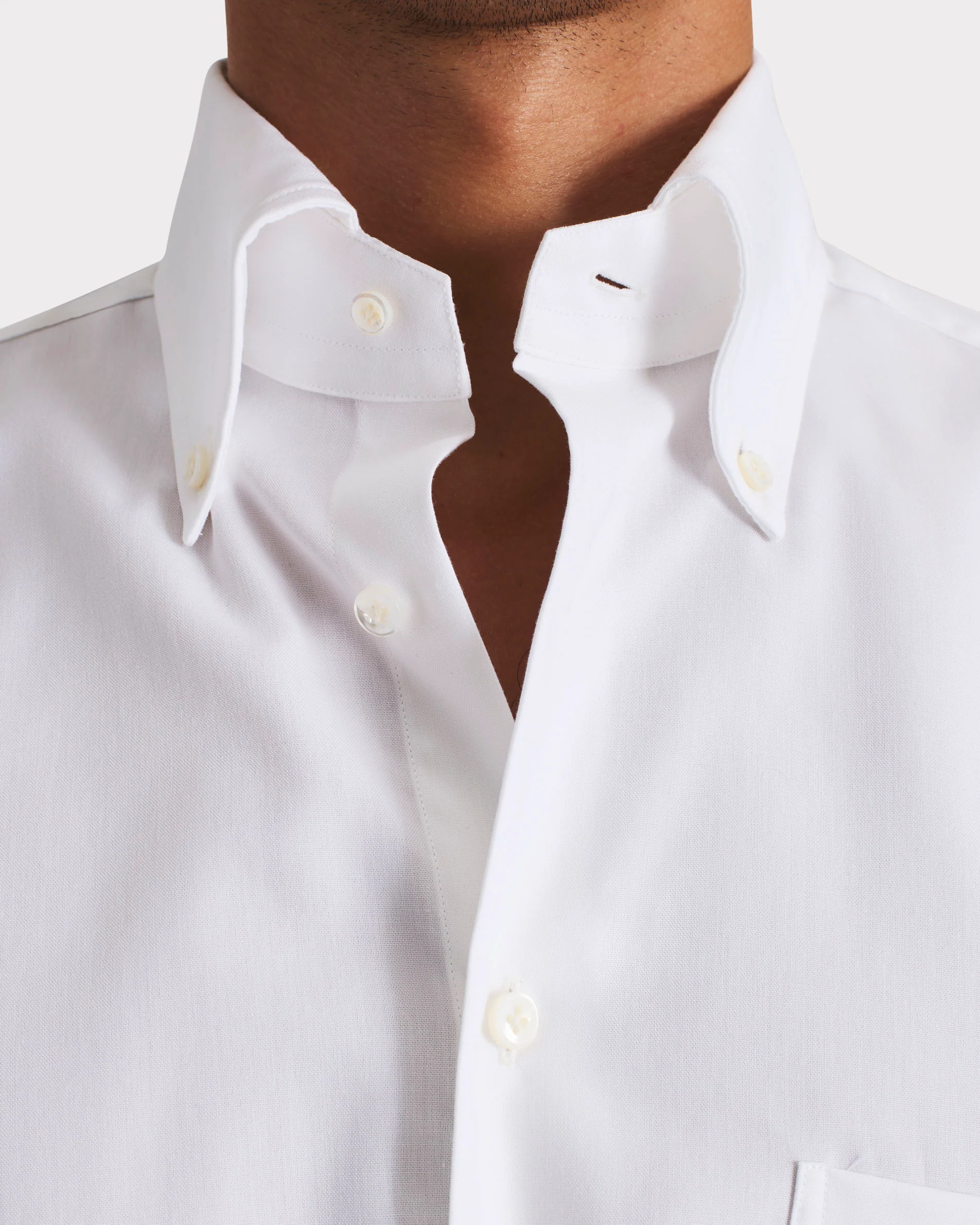 CHEMISE COL LARGE BOUTONNÉ EN PINPOINT DE COTON  - BLANCHE - Image 2