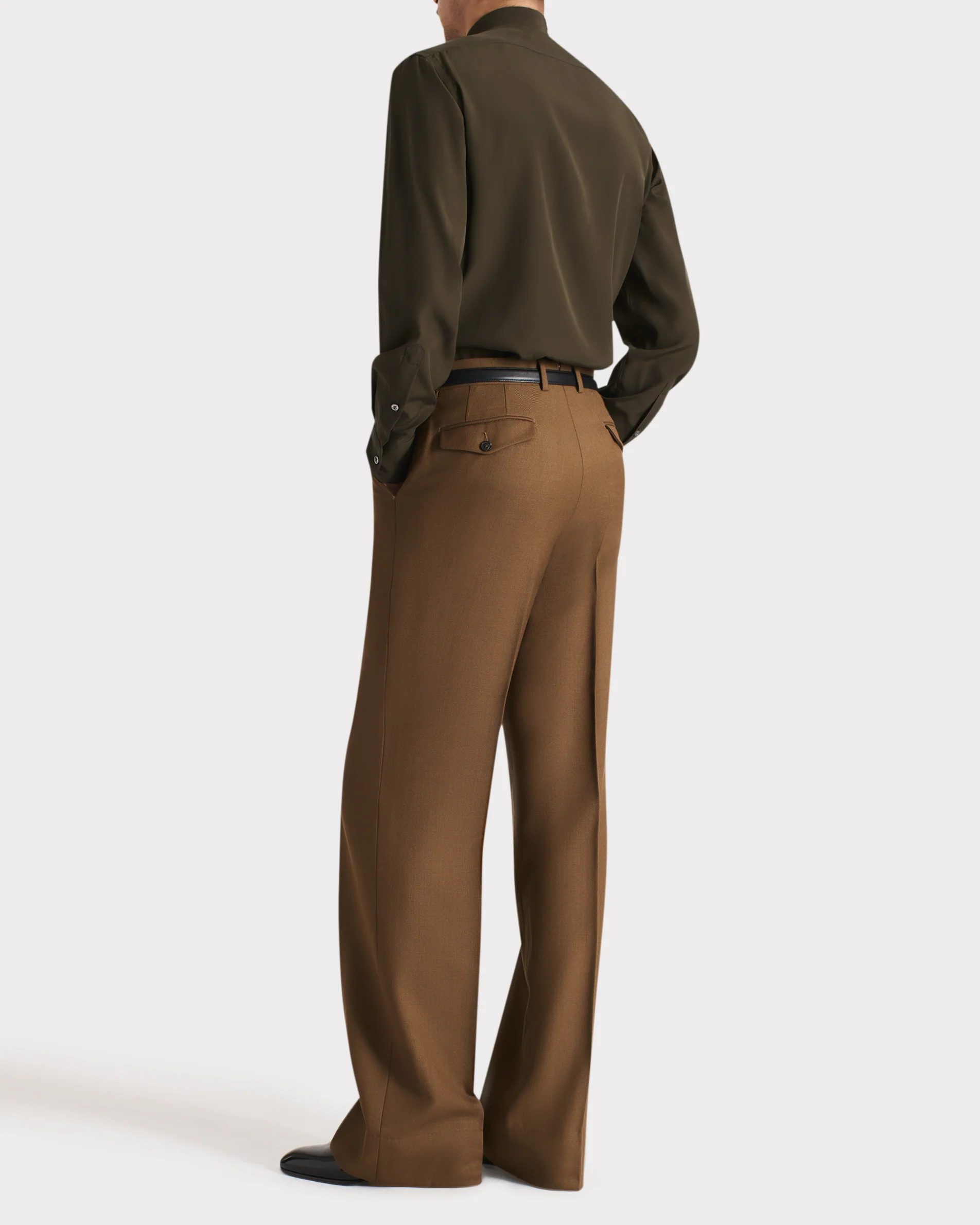 CHEMISE COL CLASSIQUE EN CRĂPE DE SOIE - OLIVE - Image 5