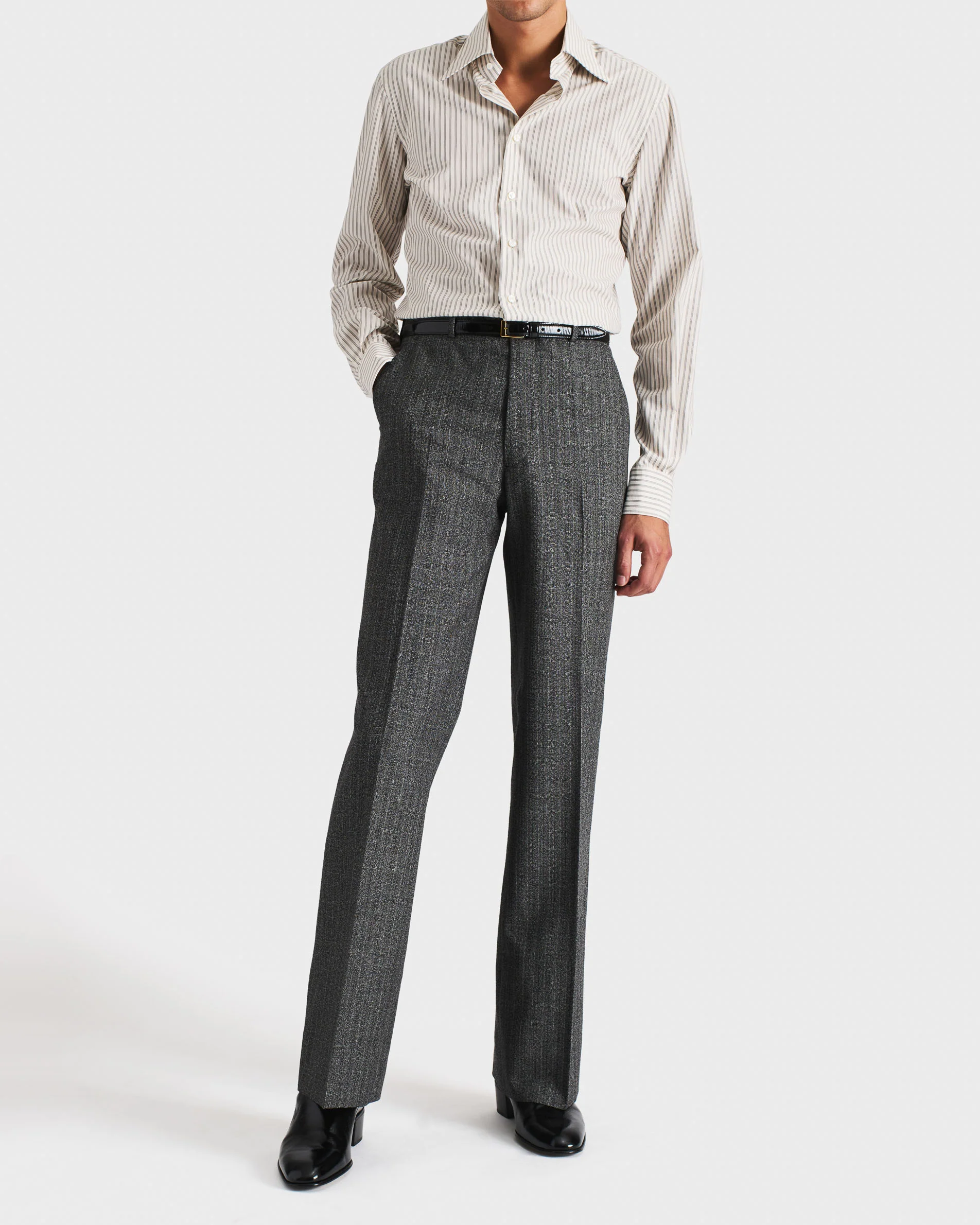 PANTALON ÉVASÉ EN SERGÉ DE LAINE ET MOHAIR 2-PLY - CHEVRONS NOIR ET GRIS - Image 4