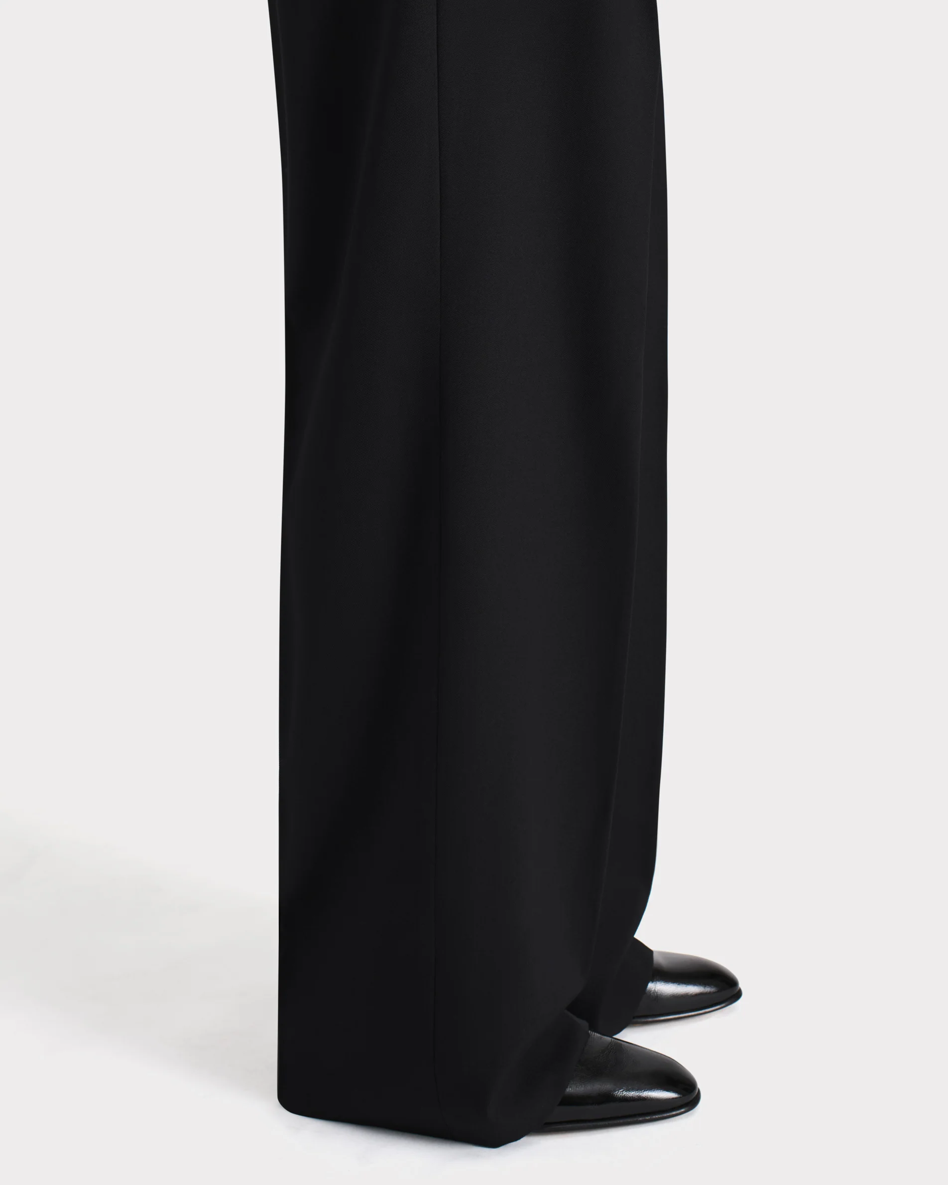 PANTALON LARGE À PLIS EN GABARDINE DE LAINE - NOIR - Image 6
